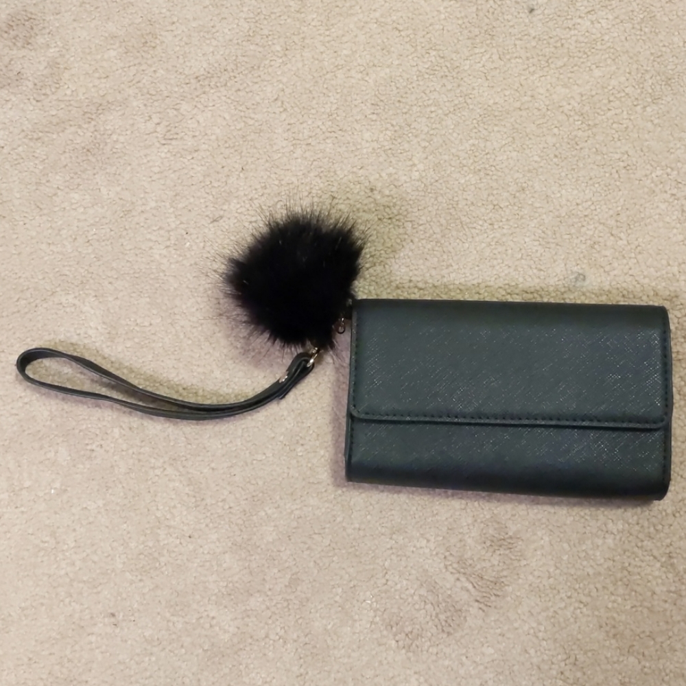 Clutch with fur